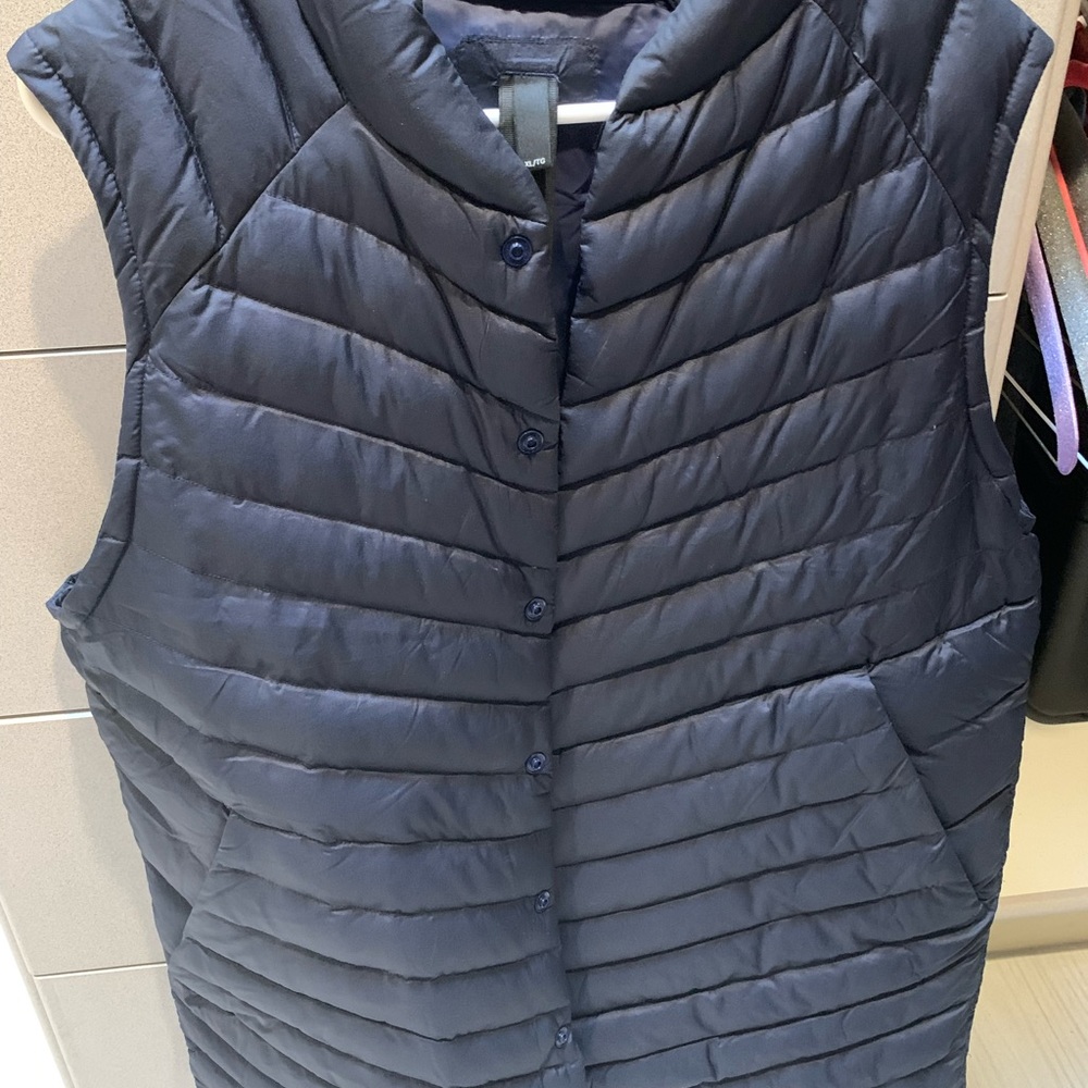 Lululemon Mens Blue vest size extra-large.Never worn but no tags on it .